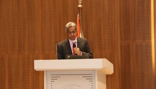 الدكتور أحمد فحل أستاذ الجراحة بكلية الطب جامعة الخرطوم